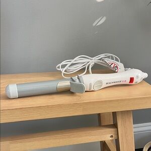 Beachwaver S1.25 Rotating Curling Iron - White and Gray